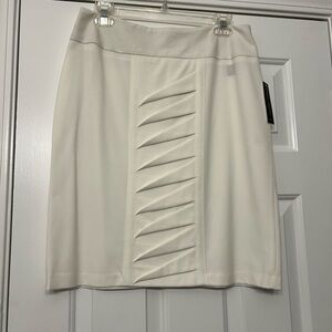 Larry Levine Elegant Cream Pencil Skirt